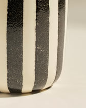 Vase Riviera noir à rayures, esprit artisanal Vianomade
