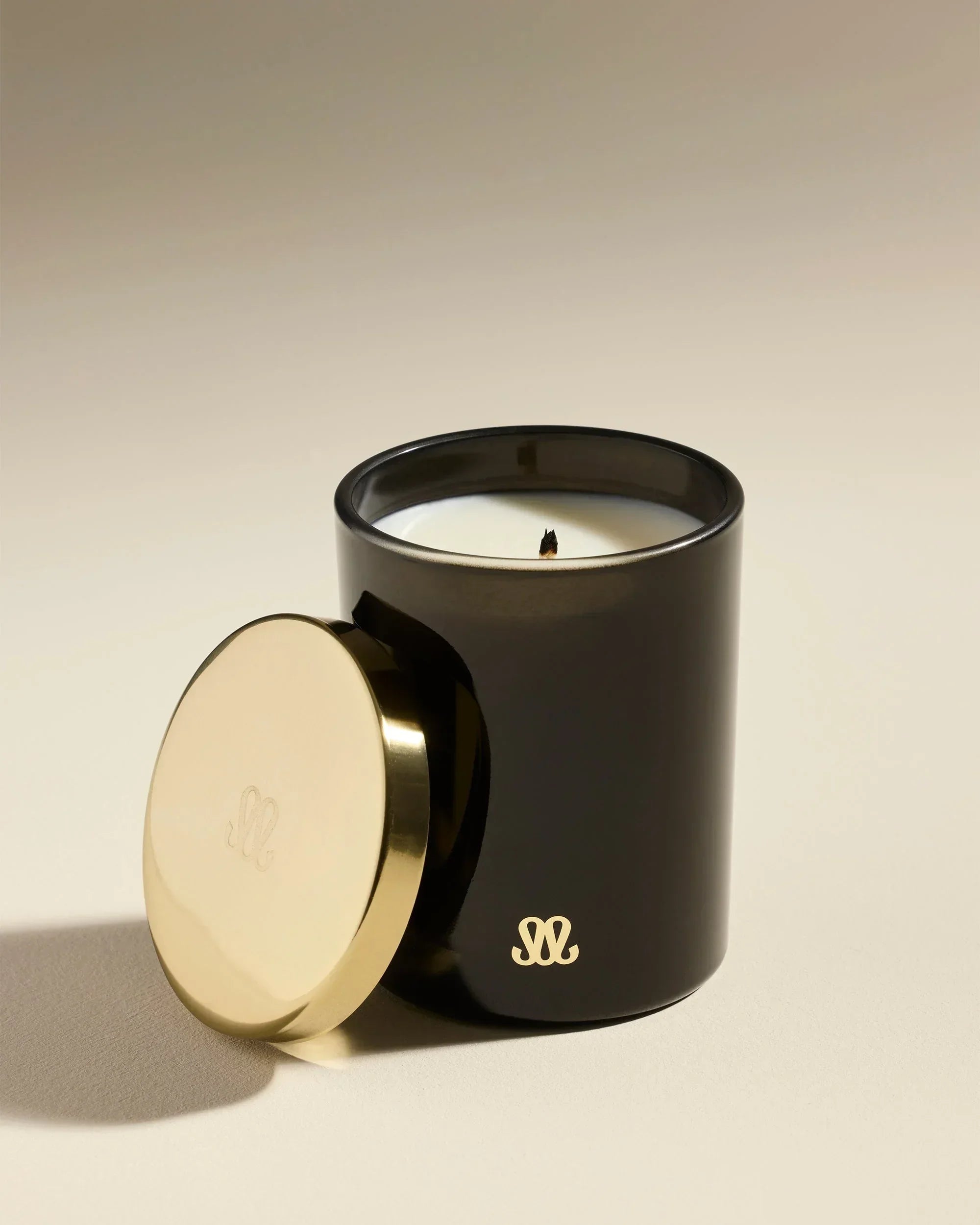 Bougie noire parfumée Maison Sarah Lavoine – déco élégante Vianomade