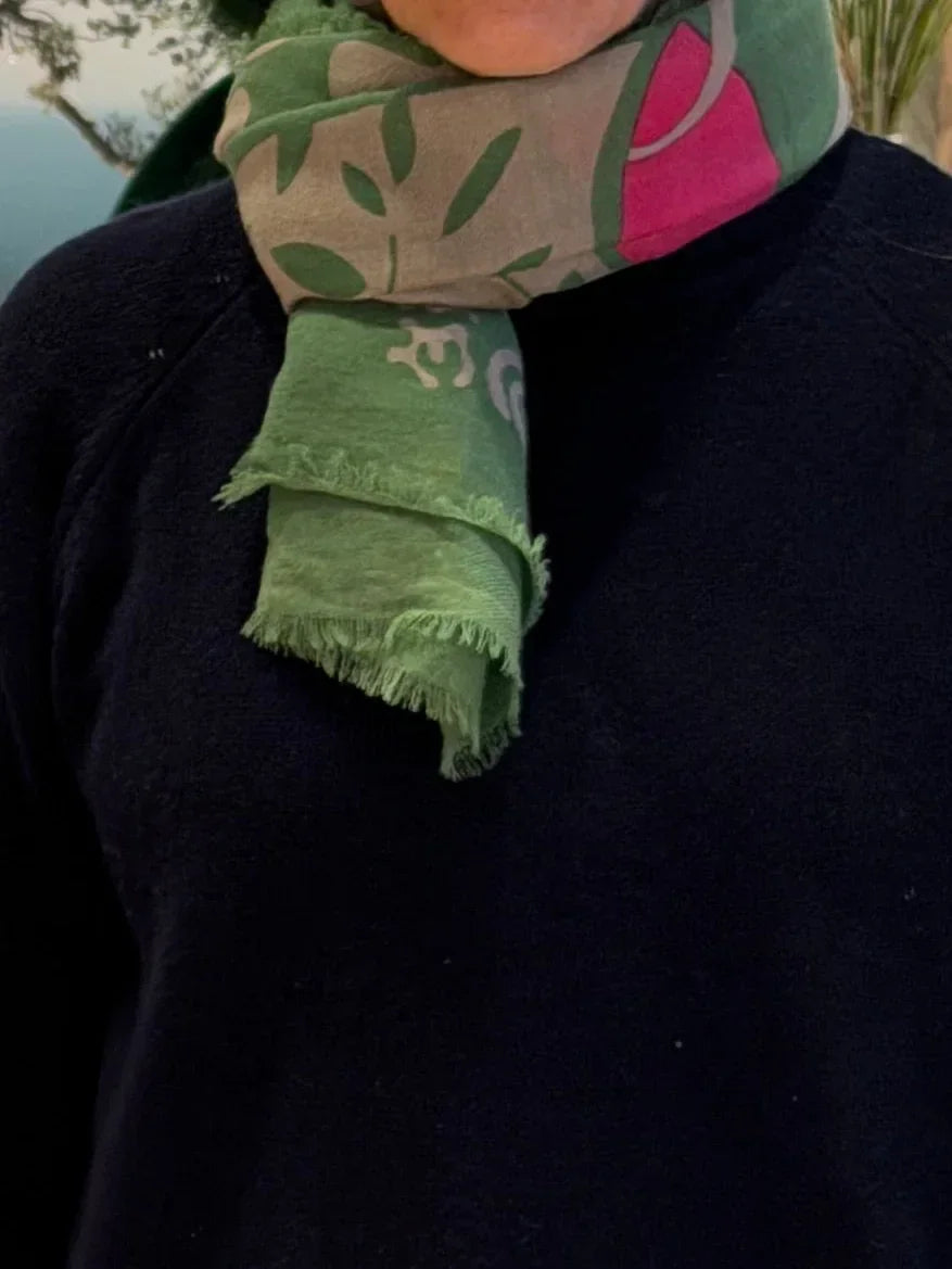Écharpe en coton vert motif nature – style Vianomade élégant