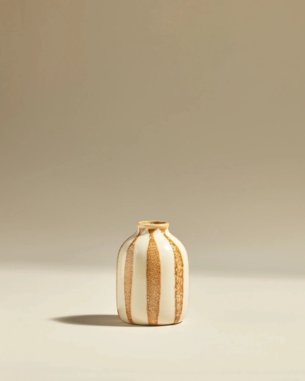 Vase artisanal à rayures beige et brun – décoration intérieure Vianomade